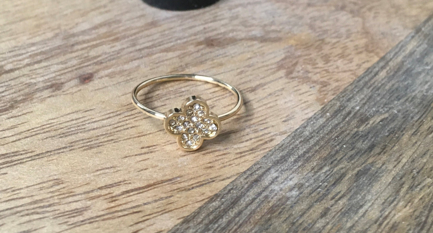 Mankato - CZ Clover Ring