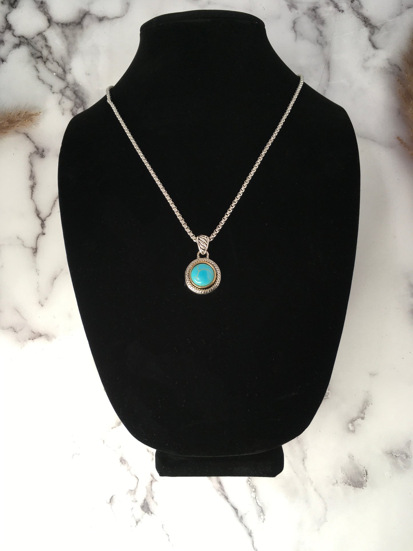 Turquoise round two tone pendant w/necklace